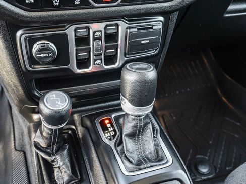 Used 2024 Jeep Wrangler Sport S image 26