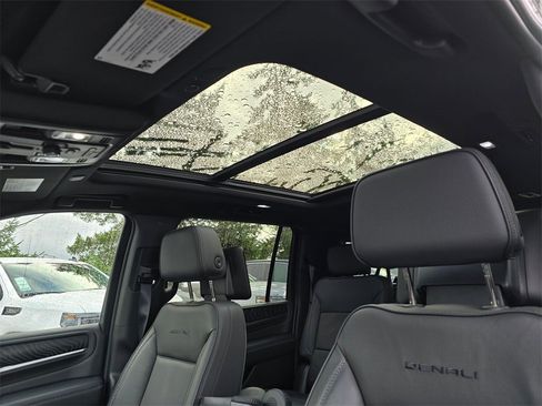 Used 2023 GMC Yukon XL Denali w/ Denali Reserve Package image 20