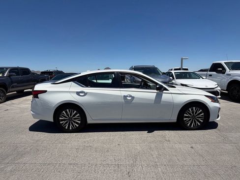 Used 2025 Nissan Altima 2.5 SV FWD image 3
