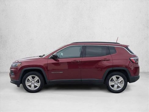 Used 2022 Jeep Compass Latitude image 9
