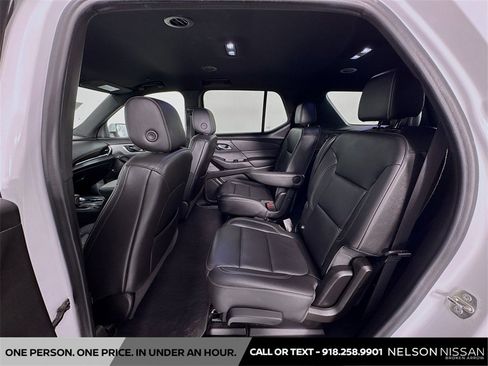 Used 2022 Chevrolet Traverse LT image 23