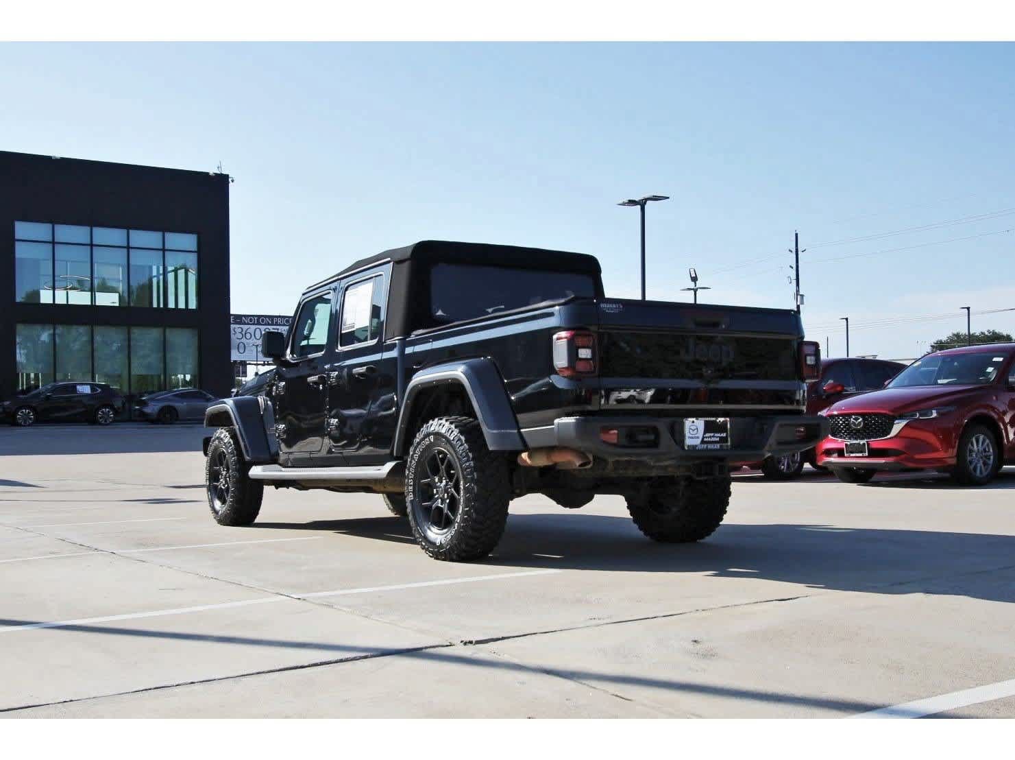 Used 2024 Jeep Gladiator Sport AWD/4WD image 2