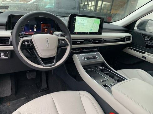 New 2026 Lincoln Aviator AWD image 17