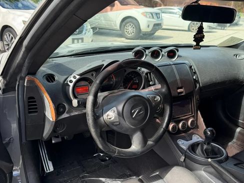 Used 2009 Nissan 370Z Coupe RWD image 6