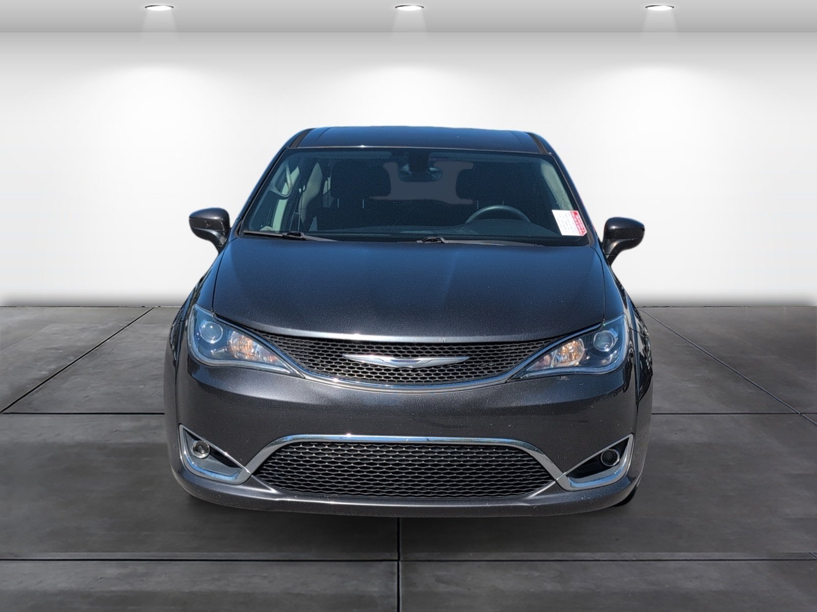 Used 2017 Chrysler Pacifica Touring Plus w/ Tire & Wheel Group FWD image 6