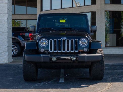 Used 2016 Jeep Wrangler Unlimited Sahara w/ Connectivity Group AWD/4WD image 7