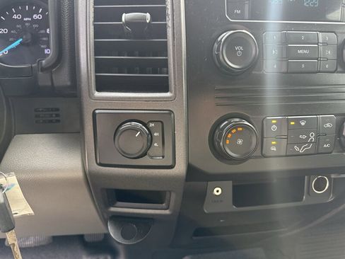 Used 2018 Ford F250 XL w/ Power Equipment Group image 18