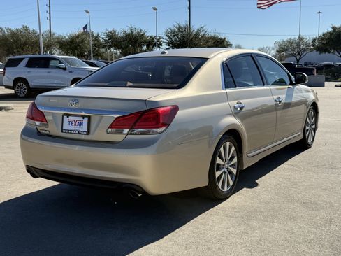 Used 2011 Toyota Avalon Limited image 5