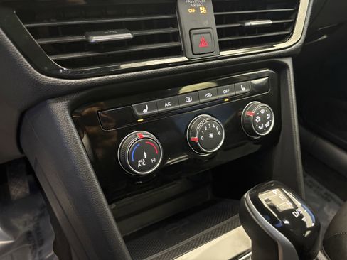 Used 2023 Volkswagen Taos SE image 20