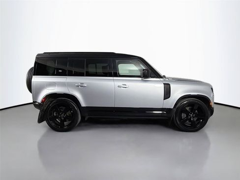 Used 2024 Land Rover Defender 110 X-Dynamic SE AWD/4WD image 4