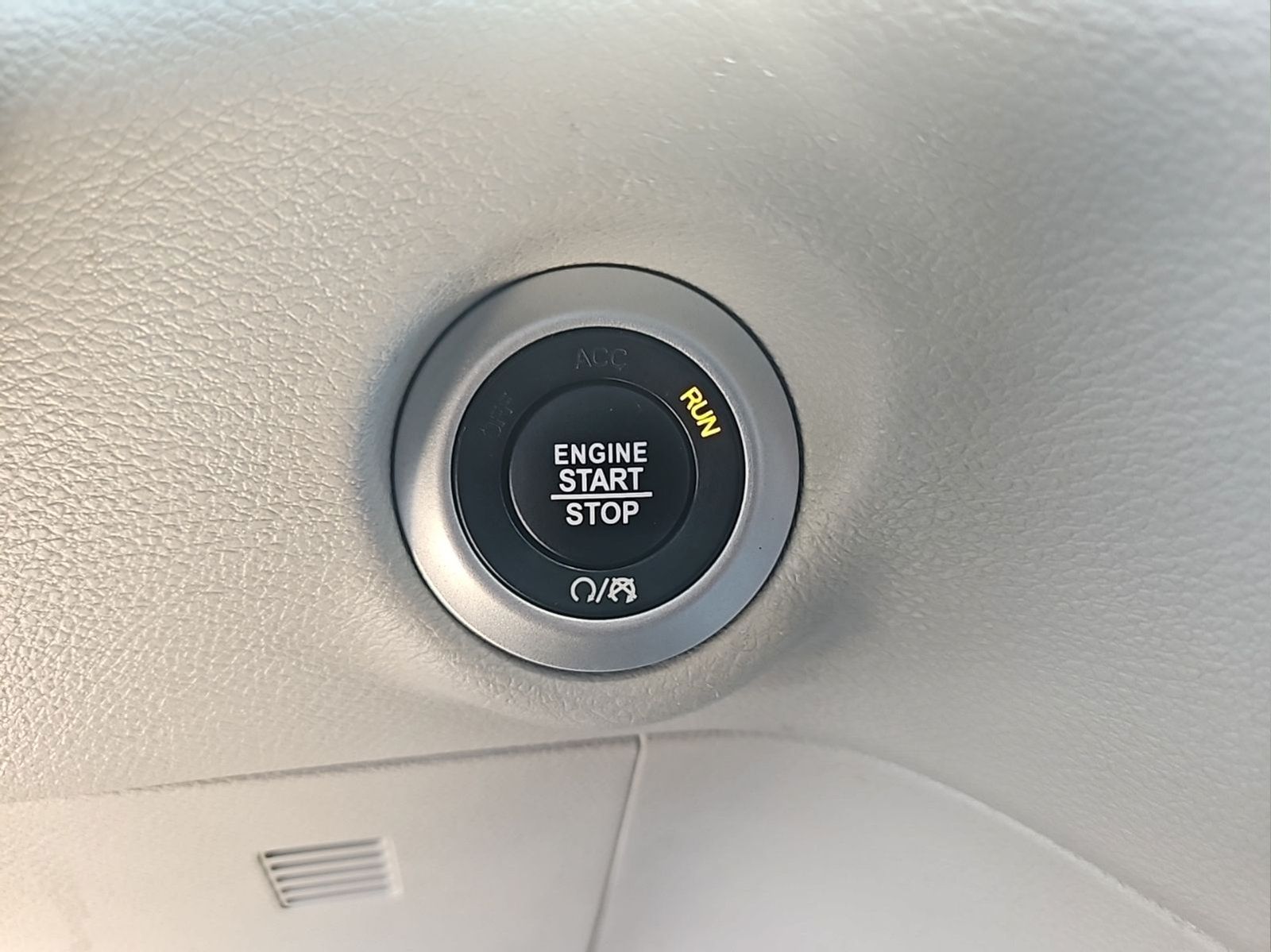 Used 2023 Chrysler Pacifica Touring-L FWD image 29