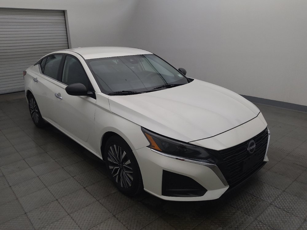 Used 2024 Nissan Altima 2.5 SV FWD image 13