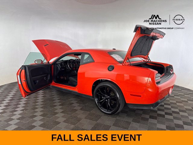 Used 2016 Dodge Challenger SXT w/ Blacktop Package RWD image 32