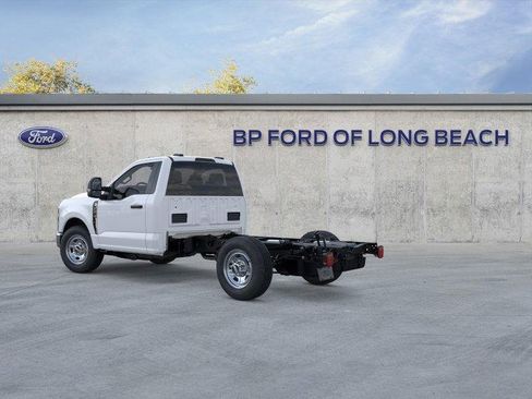 New 2026 Ford F350 XL w/ XL Chrome Package image 4
