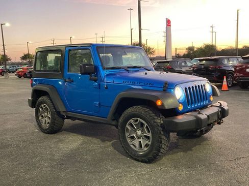 Used 2016 Jeep Wrangler Rubicon w/ Power Convenience Group image 3