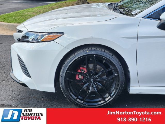 Used 2018 Toyota Camry SE w/ Moonroof Package FWD image 9