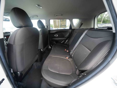 Used 2016 Kia Soul FWD image 23