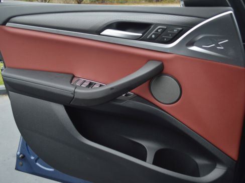 Certified 2025 BMW X4 M40i w/ Premium Package image 13