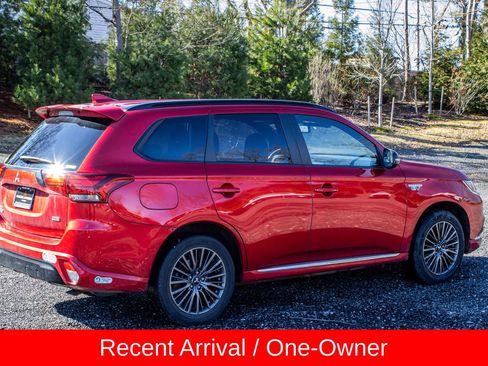 Used 2022 Mitsubishi Outlander 4WD Plug-In Hybrid image 8