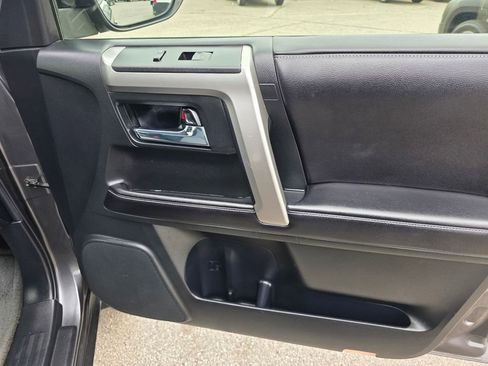 Used 2016 Toyota 4Runner SR5 w/ Convenience Package image 24