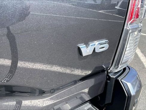 Used 2022 Toyota Tacoma TRD Sport w/ Technology Package image 25