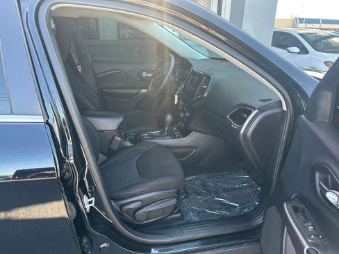 Used 2019 Jeep Cherokee Latitude w/ Popular Appearance Group AWD/4WD image 20