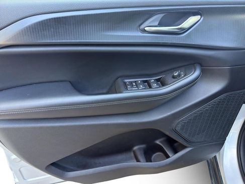 Used 2024 Jeep Grand Cherokee Altitude AWD/4WD image 8