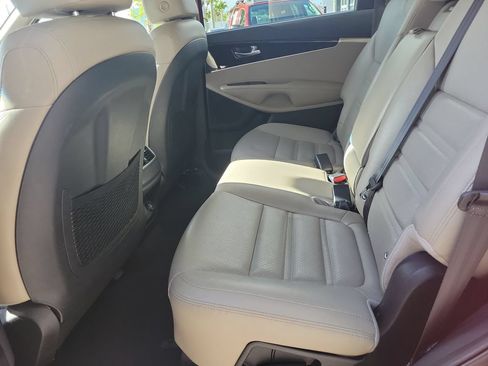 Used 2019 Kia Sorento EX FWD image 18