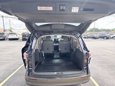 Used 2022 Toyota Sienna XLE w/ XLE Plus Package AWD/4WD image 5