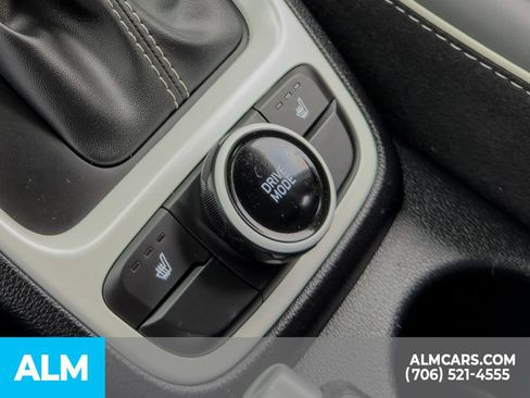 Certified 2025 Hyundai Venue Limited FWD image 14