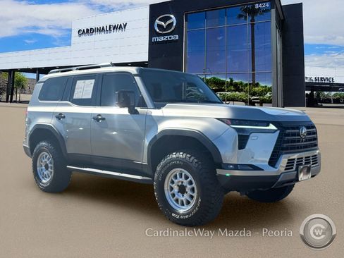 Used 2025 Lexus GX 550 AWD/4WD image 11