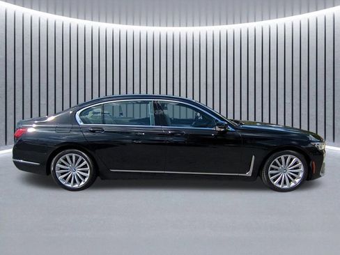 Used 2020 BMW 740i w/ Premium Package image 4
