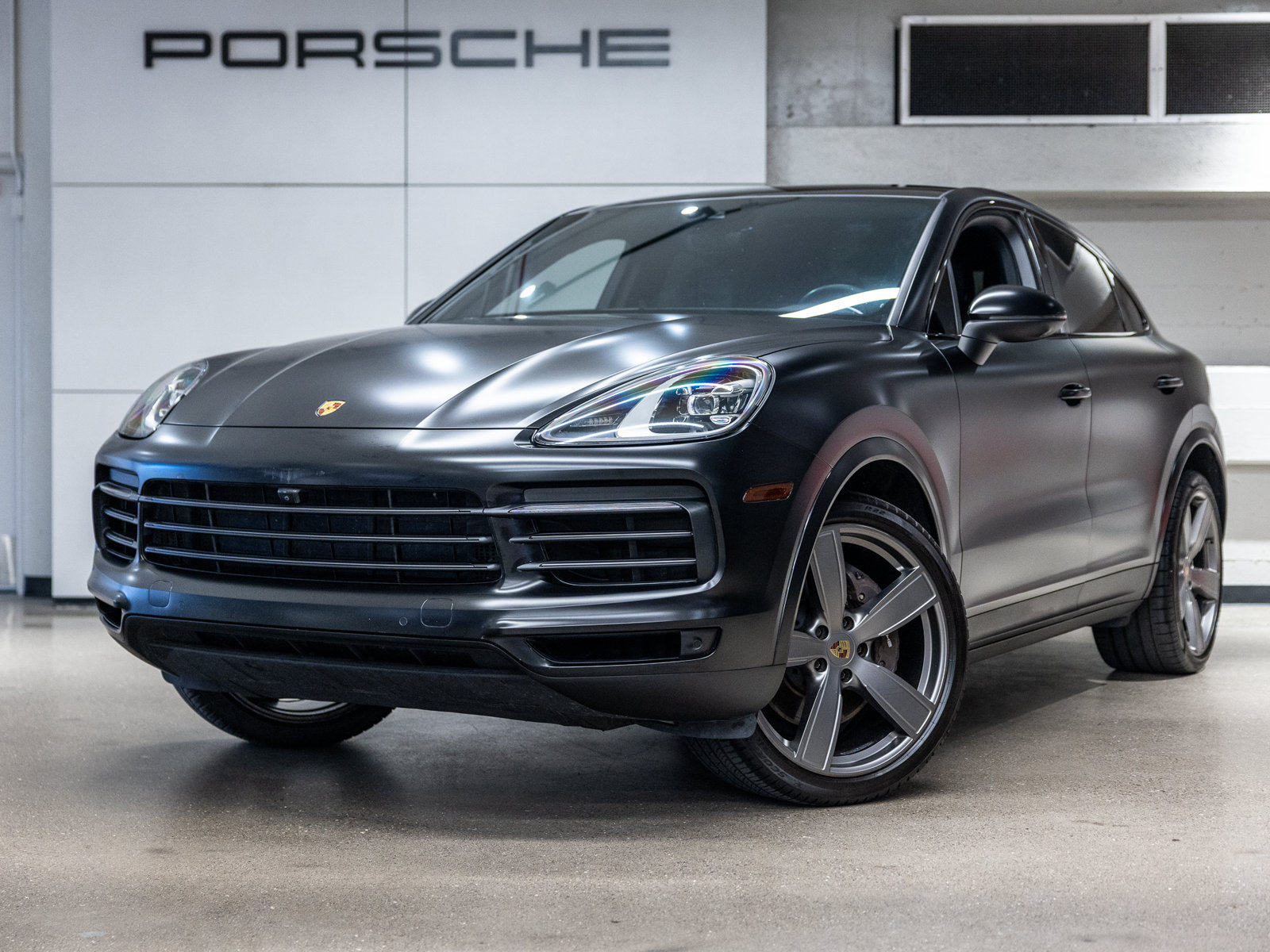 Used 2023 Porsche Cayenne Platinum Edition w/ Towing Package w/o Tow Ball AWD/4WD image 1