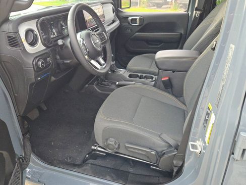 Certified 2025 Jeep Wrangler Unlimited Sahara w/ Safety Group AWD/4WD image 18