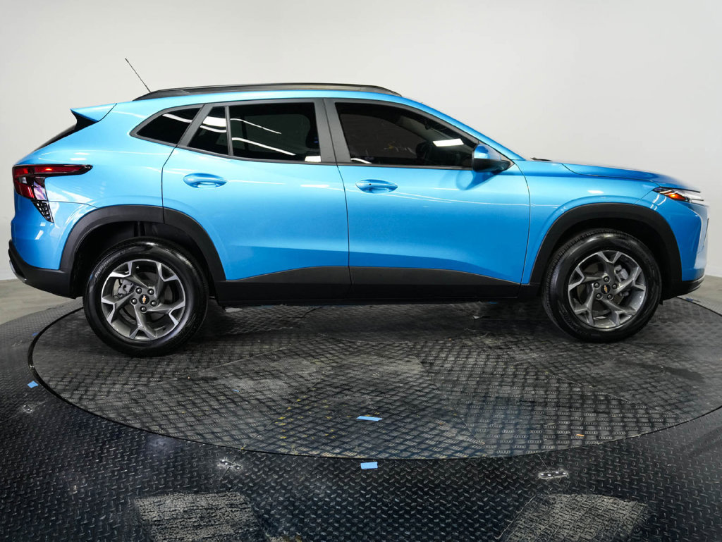 Used 2025 Chevrolet Trax LT w/ Driver Confidence Package FWD image 5