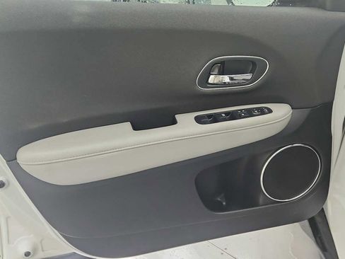 Used 2022 Honda HR-V EX image 12