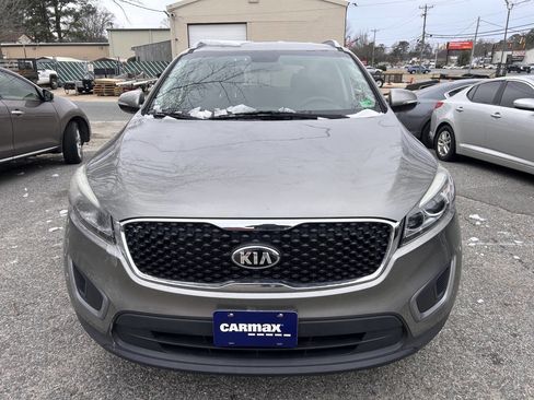 Used 2017 Kia Sorento LX AWD 4dr SUV image 4