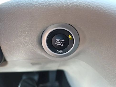 Used 2023 Chrysler Pacifica Touring-L FWD image 33