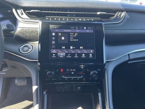 Used 2023 Jeep Grand Cherokee Altitude image 21