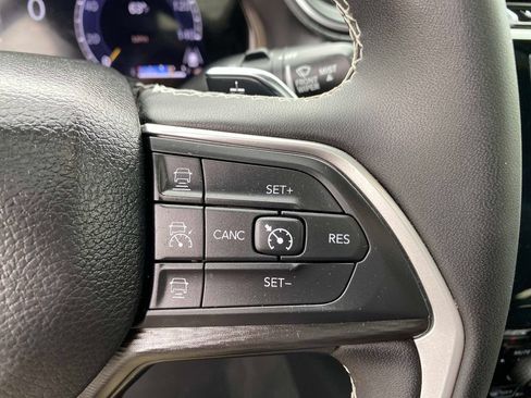 Certified 2025 Jeep Grand Cherokee Laredo X AWD/4WD image 19