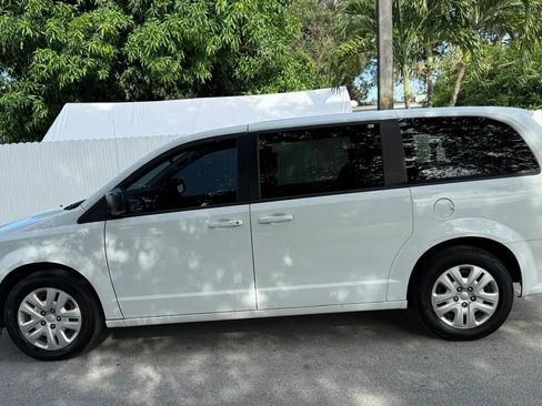 Used 2018 Dodge Grand Caravan SE image 6