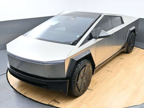Used 2024 Tesla Cybertruck AWD Crew Cab image 48