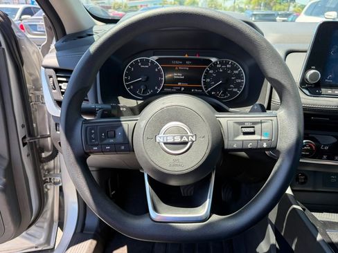 Used 2024 Nissan Rogue SV FWD image 11
