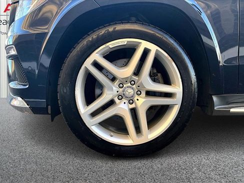 Used 2016 Mercedes-Benz GL 550 4MATIC image 35
