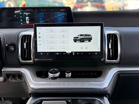 Certified 2025 Ford Expedition Max Platinum image 37