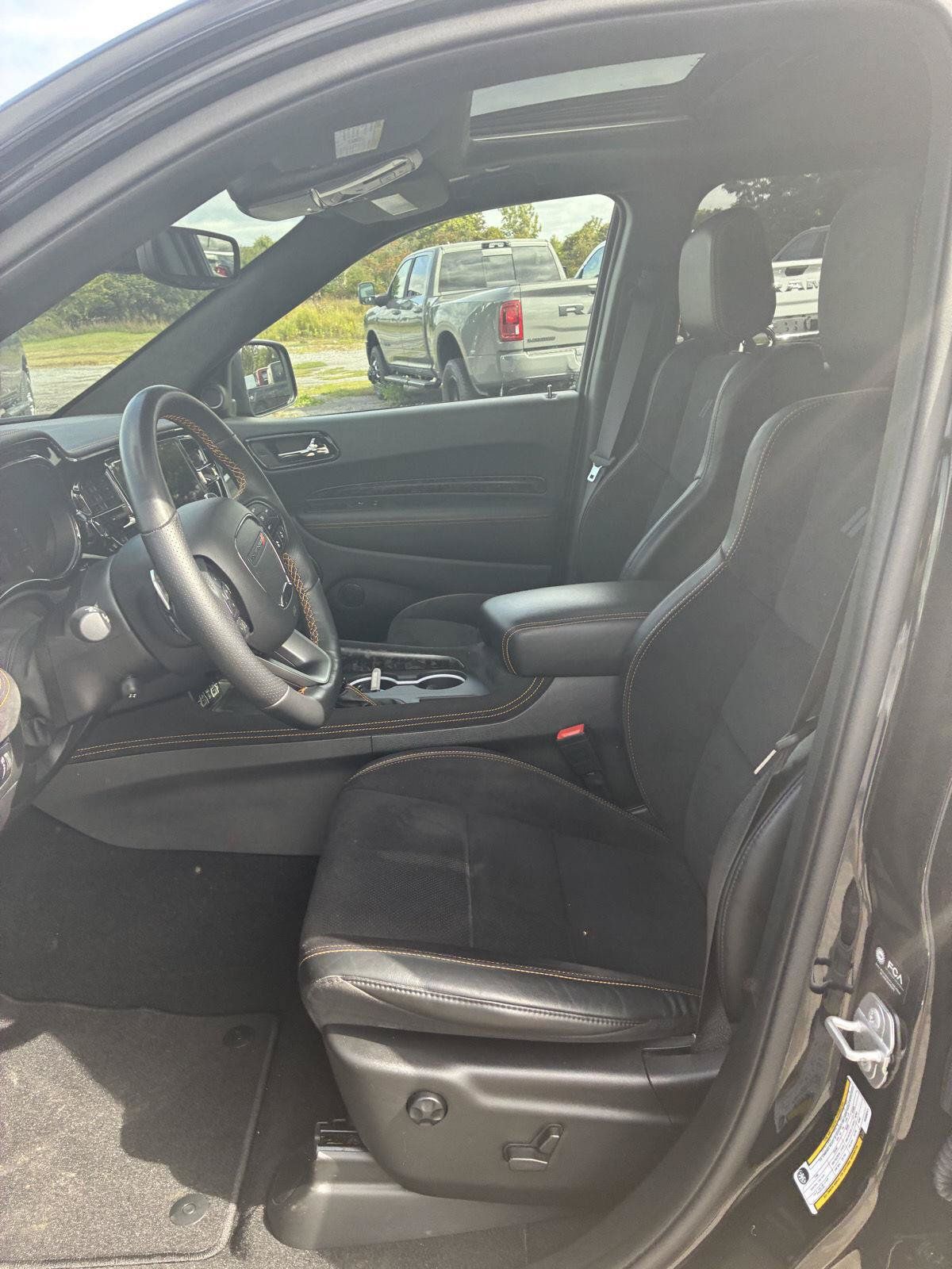 Used 2023 Dodge Durango R/T w/ Hemi Orange Plus Package AWD/4WD image 25