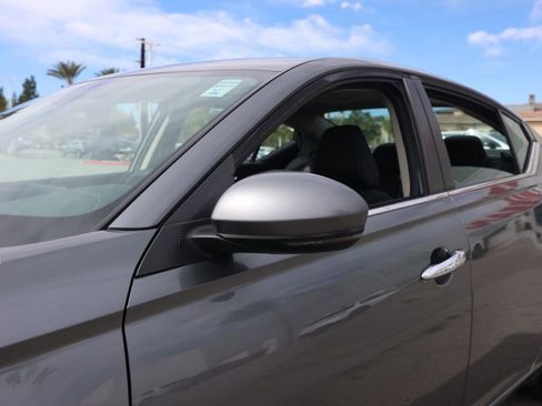 Used 2021 Nissan Altima 2.5 SV w/ SV Premium Package image 12