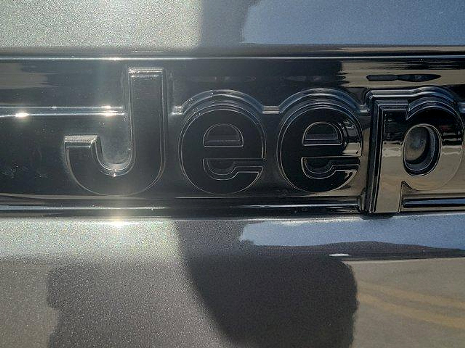Used 2023 Jeep Grand Cherokee Altitude RWD image 10