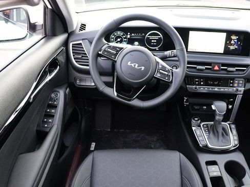 New 2026 Kia Seltos SX w/ SX Sunroof Package image 13