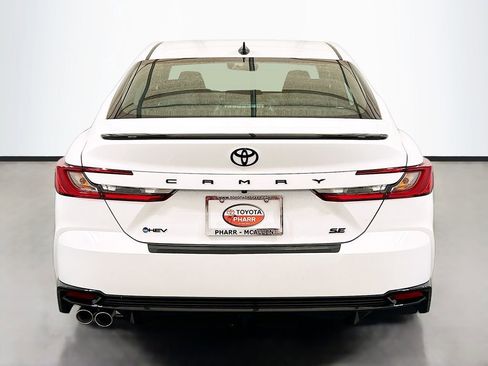 New 2026 Toyota Camry Hybrid FWD image 5